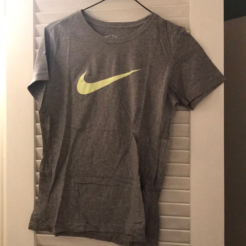 Tee shirt